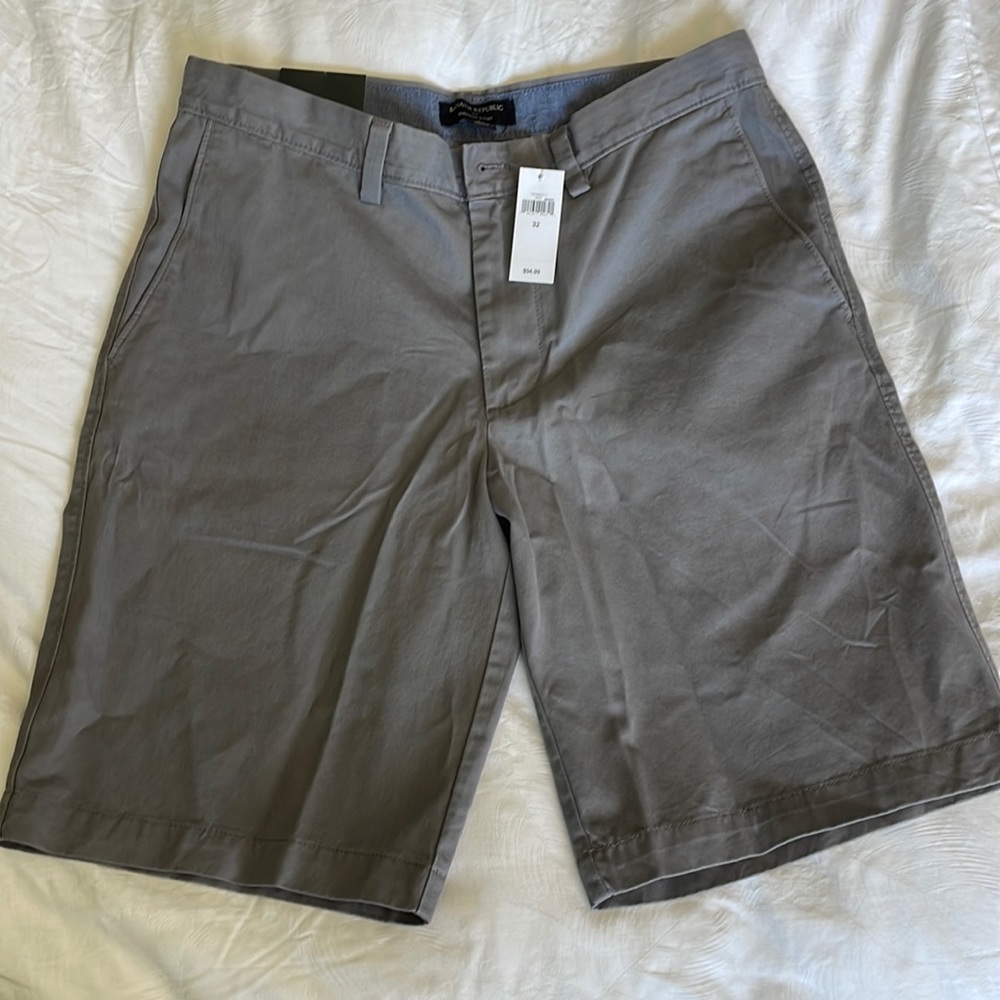 NWT Banana Republic men’s shorts size 32, gray color